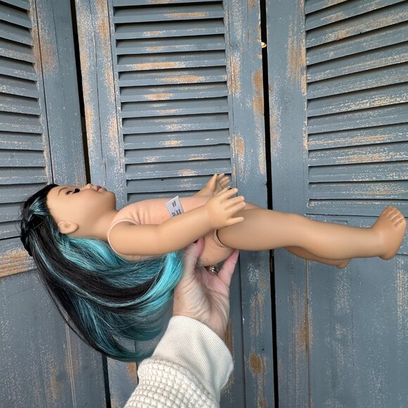 American Girl Corinne Tan GOTY 2022 - Picture 14 of 16